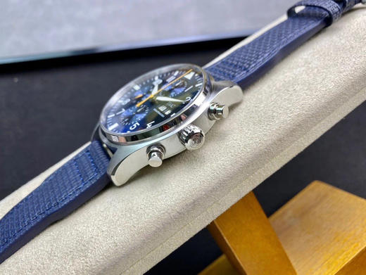 ZF震撼出击，推出IWC万国飞行员系列IW377729腕表(“蓝队长”特别版)43毫米X15.2毫米
1.316L精钢表壳，双面防反光凸状蓝宝石玻璃表镜，镀有IWC特有浅蓝色防眩晕增透镀膜❕❕❕ 商品图9
