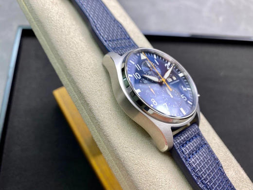 ZF震撼出击，推出IWC万国飞行员系列IW377729腕表(“蓝队长”特别版)43毫米X15.2毫米
1.316L精钢表壳，双面防反光凸状蓝宝石玻璃表镜，镀有IWC特有浅蓝色防眩晕增透镀膜❕❕❕ 商品图13