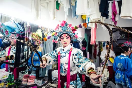 【太古里·梅花剧社】6月去大热网红望平街看剧！亲子专场演出39.9元起！看传统木偶戏、变脸吐火、喜剧滚灯、手影蹬技……与孩子一起品味正宗川味演出！欣赏精彩绝伦非遗表演盛宴！ 商品图7