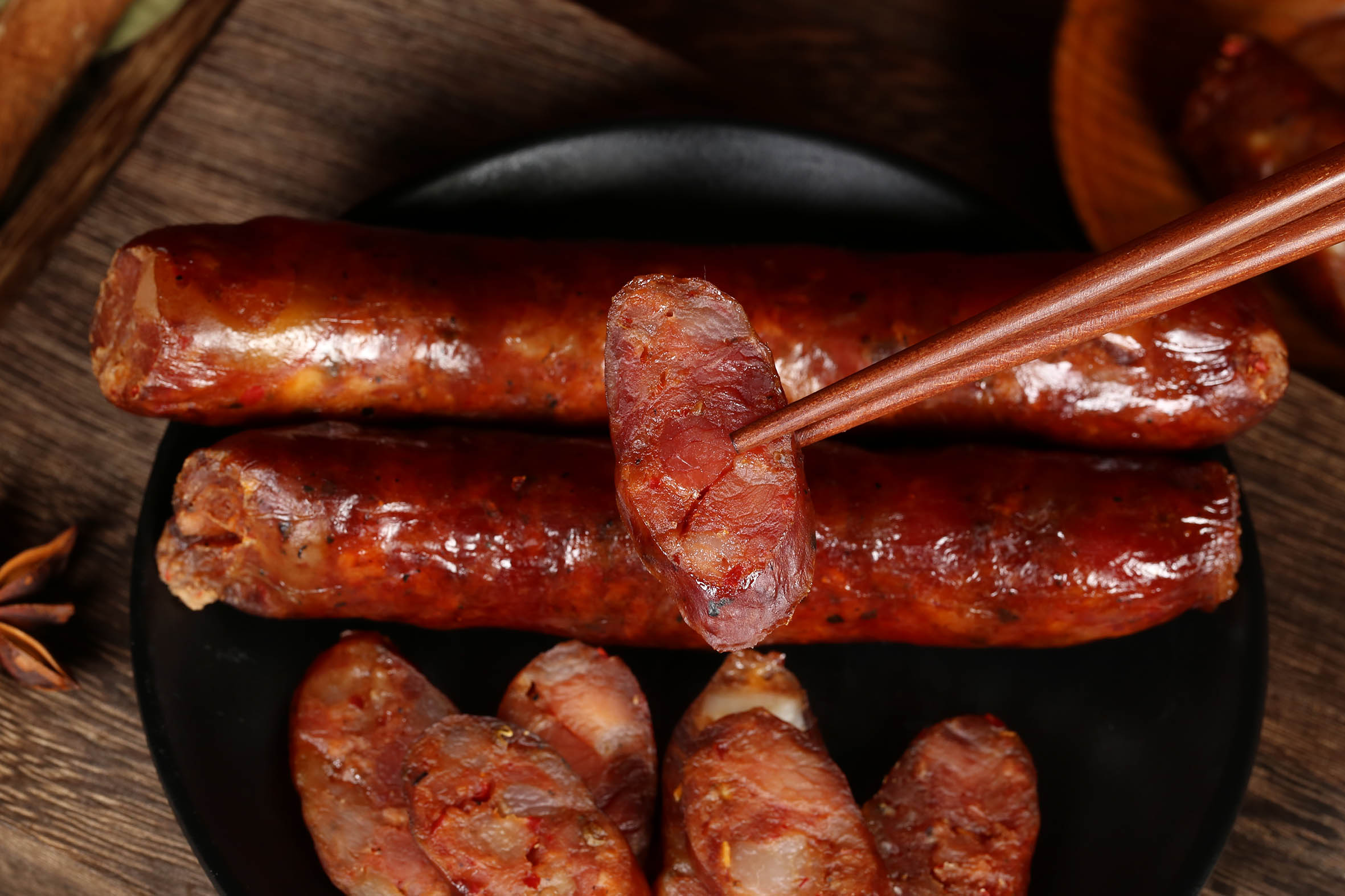 【云南滇味高山土黑猪腊肠】传统手工自制，正宗腊味，高原农家散养土猪肉，多买多优惠