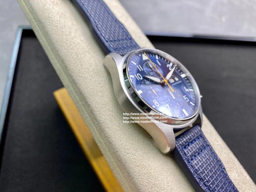 ZF震撼出击，推出IWC万国飞行员系列IW377729腕表(“蓝队长”特别版)43毫米X15.2毫米
1.316L精钢表壳，双面防反光凸状蓝宝石玻璃表镜，镀有IWC特有浅蓝色防眩晕增透镀膜❕❕❕ 商品图1