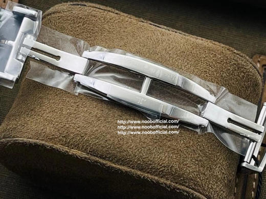 ZF积家超薄大师1238420腕表优雅登场。极致简约，成就经典，干净素雅，商务首选。 商品图13