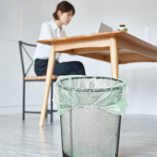 京东京造 中号45*60cm手提垃圾袋8um厚100只厨房客厅卫生间防刺破垃圾桶袋 商品图2