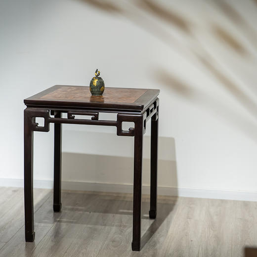 清代  红木镶海藻螺拐子纹文房桌 商品图4