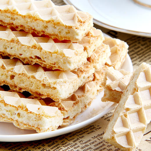 印尼进口 Tango咔咔脆威化饼干 休闲零食小吃 早餐下午茶食品 牛奶味夹心160g/盒 商品图3