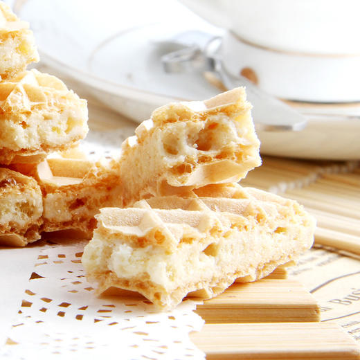 印尼进口 Tango咔咔脆威化饼干 休闲零食小吃 早餐下午茶食品 牛奶味夹心160g/盒 商品图2