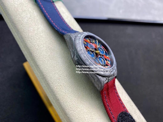 JH新品匠心合一 追梦不止宇宙计时迪通拿系列之碳纤维定制版，【V2版】腕表不仅佩戴轻便，外表坚硬。且每一只腕表都拥有 碳纤花纹 商品图14