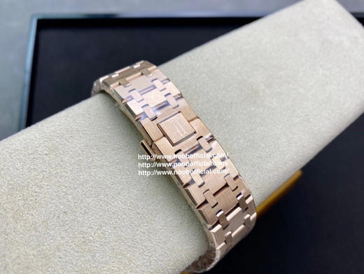 R8.factory解毒好的“陀飞轮”【2020爱彼 皇家橡树 陀飞轮。】独家订制Cal.2924机芯，动力储存68小时爱彼依旧保留的八角形表圈 商品图2