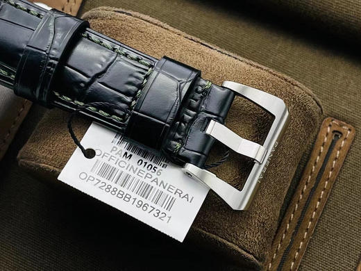 VS沛na海PAM1056，尺寸44mm，男士腕表，皮表带，自动机械机芯，透底。 商品图3