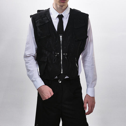 HUMANWORLD 21SS 黑色不规则拉链抽绳马甲 商品图3