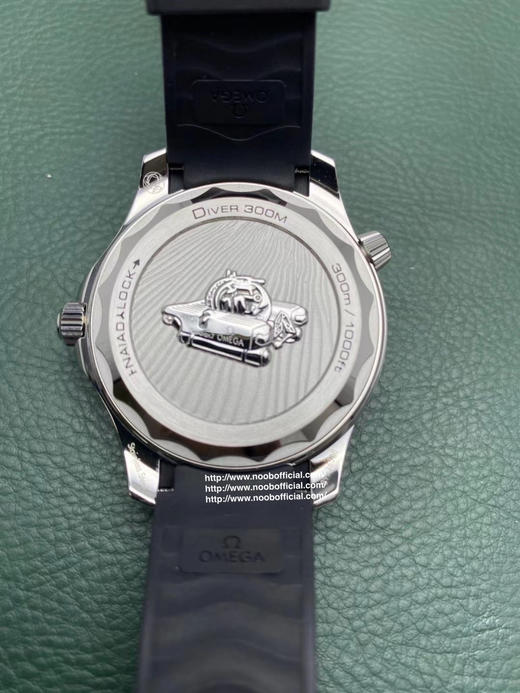 VS全新海马：海马游艇，300米系列潜水腕表致敬蔚蓝之作，圈口浮雕工艺，棒棒糖秒针，陶瓷盘，欧米伽海马游艇！首批预定购买钢带版本还赠送一副原厂胶带扣～[ThumbsUp] 商品图1