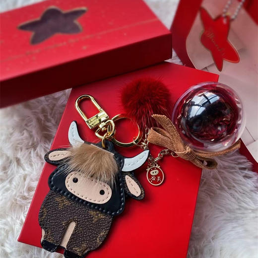 牛气冲天-牛牛水貂绒挂件 商品图0