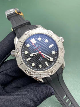 VS全新海马：海马游艇，300米系列潜水腕表致敬蔚蓝之作，圈口浮雕工艺，棒棒糖秒针，陶瓷盘，欧米伽海马游艇！首批预定购买钢带版本还赠送一副原厂胶带扣～[ThumbsUp]