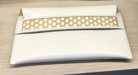 植鞣白信封手拿包