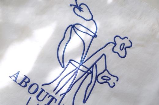 白色花朵刺绣购物袋 商品图0