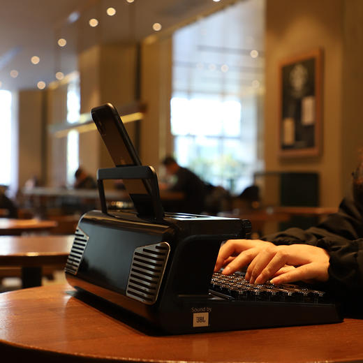 KnewKey&JBL 联名款 复古圆点机械键盘 商品图2