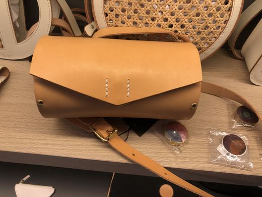 圆形磁扣植鞣杏包 商品图0