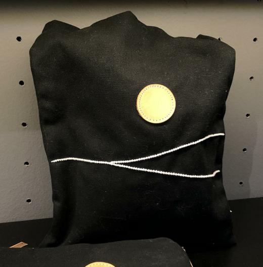 基础款纯黑
[起伏]帆布包 商品图0