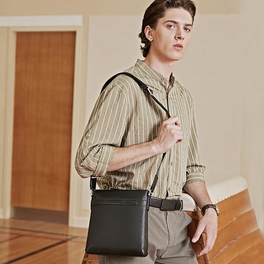 稻草人MEXICAN男士头层牛皮包包 时尚商务男包竖款单肩包男士斜挎包MJX50434M-03930黑色 商品图3