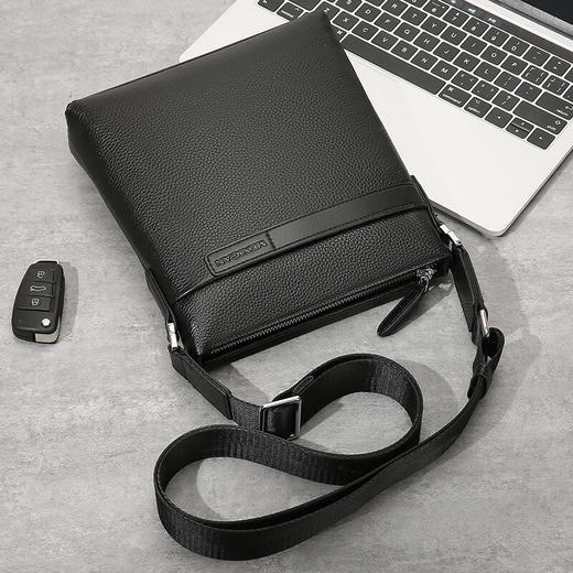 稻草人MEXICAN男士头层牛皮包包 时尚商务男包竖款单肩包男士斜挎包MJX50434M-03930黑色 商品图9