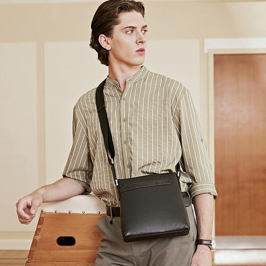 稻草人MEXICAN男士头层牛皮包包 时尚商务男包竖款单肩包男士斜挎包MJX50434M-03930黑色 商品图2