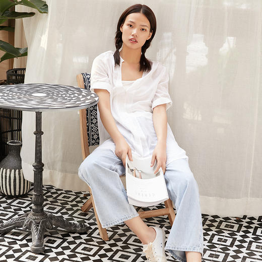 famecoco范可儿短袖上衣女设计感2020夏宽松v领薄款小心机衬衫女F203BA003 商品图3