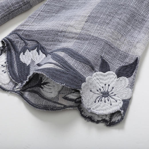 famecoco范可儿秋季长袖格子衬衫女刺绣系带上衣F195BD021 商品图3