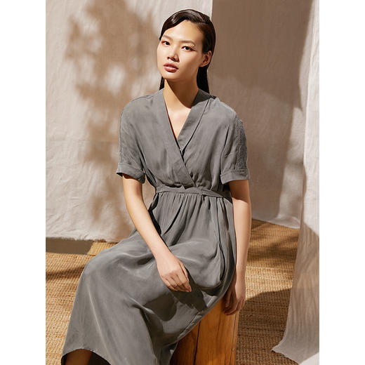 famecoco范可儿可甜可盐连衣裙夏收腰不规则V领森系气质裙子F203FA026 商品图0