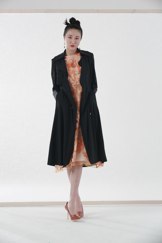 1D6832-黑色风衣-《写实与抽象》-《智慧之光--波斯艺术》 商品图1