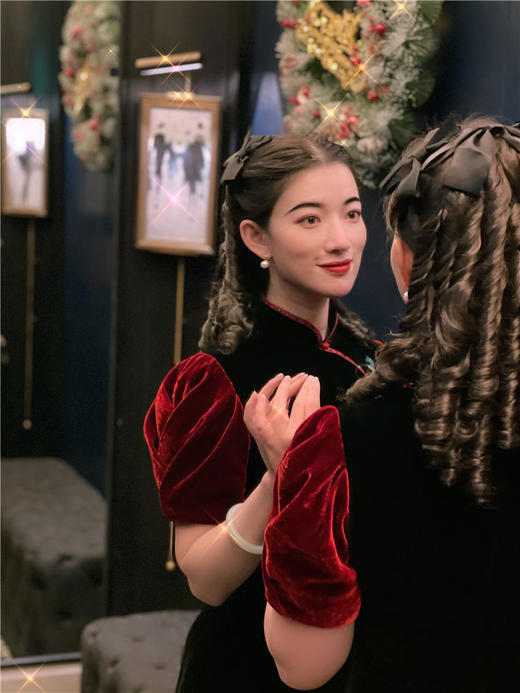 荷言HEYEN 落花如梦 时装周秀场款/明星同款 黑色真丝丝绒撞色红色泡泡袖+丝绒玫瑰盘扣 商品图3