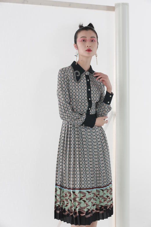 3S5673--玄青色连衣裙 商品图1