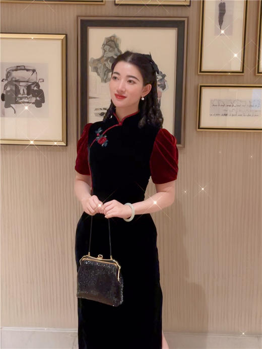 荷言HEYEN 落花如梦 时装周秀场款/明星同款 黑色真丝丝绒撞色红色泡泡袖+丝绒玫瑰盘扣 商品图2