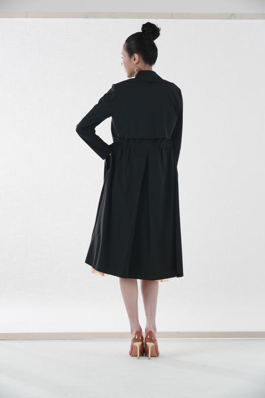 1D6832-黑色风衣-《写实与抽象》-《智慧之光--波斯艺术》 商品图2