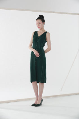 【伯妮斯茵】无袖修身V领松绿色针织连衣裙--《冬季时尚系列》3ES5531