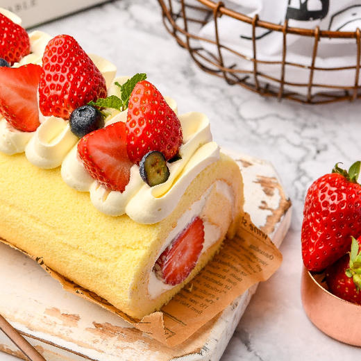 【草莓季】草莓卷（半卷）-怡山店 商品图0