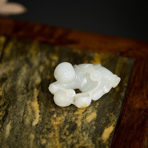 清乾隆 和田玉刘海戏金蟾把件 商品图4