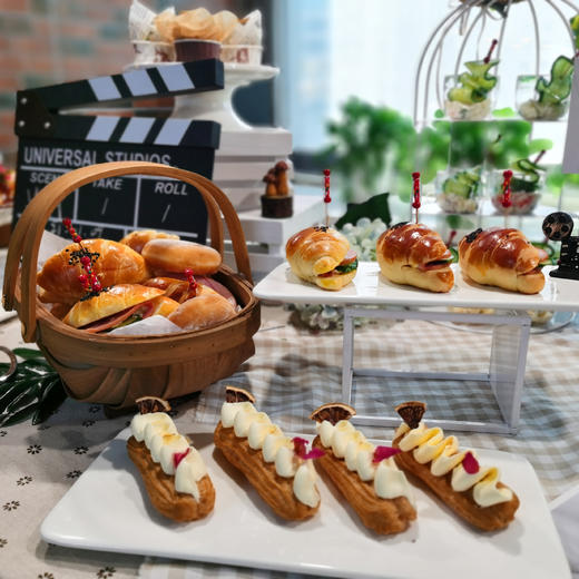 【甜久荟-经典茶歇-摄影主题案例】适合25人左右套餐 咸甜搭配 美观优雅 现场人气摆拍转发 会谈留客 吸引儿童注意力 天然食材 摆台为部分点心 如需要升级内容可联系客服 商品图1