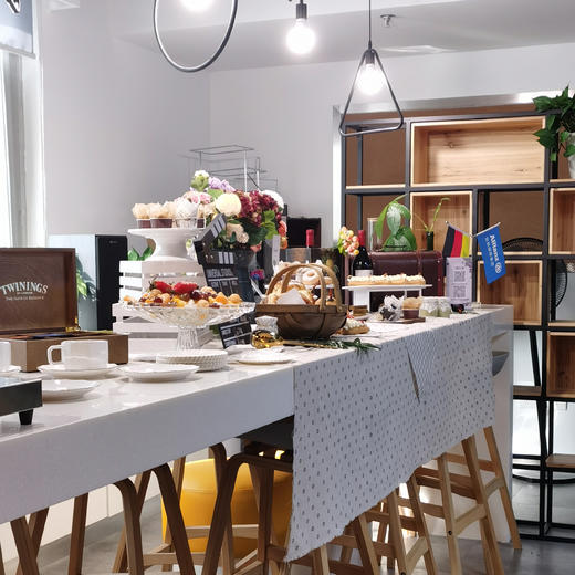 【甜久荟-经典茶歇-摄影主题案例】适合25人左右套餐 咸甜搭配 美观优雅 现场人气摆拍转发 会谈留客 吸引儿童注意力 天然食材 摆台为部分点心 如需要升级内容可联系客服 商品图10