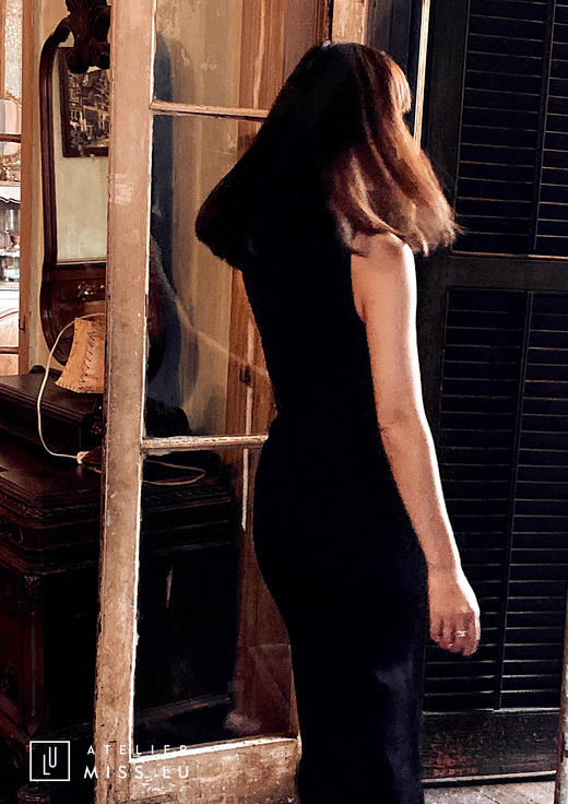 AtelierMissLu / Demeter-珍珠亮黑色高开叉露腰修身性感连衣裙 商品图2