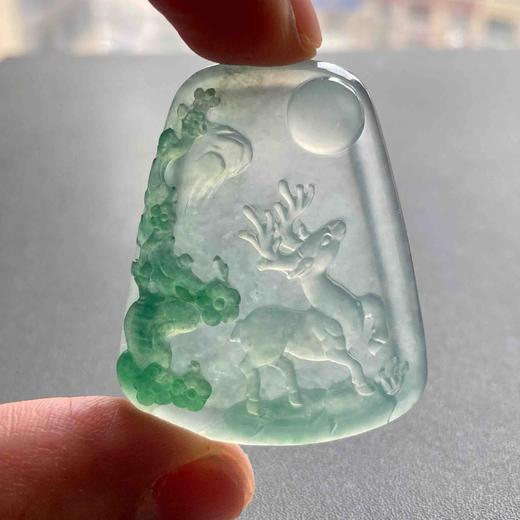 冰种绿色巧雕翡翠梅花鹿牌 商品图8
