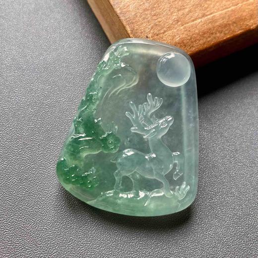 冰种绿色巧雕翡翠梅花鹿牌 商品图1