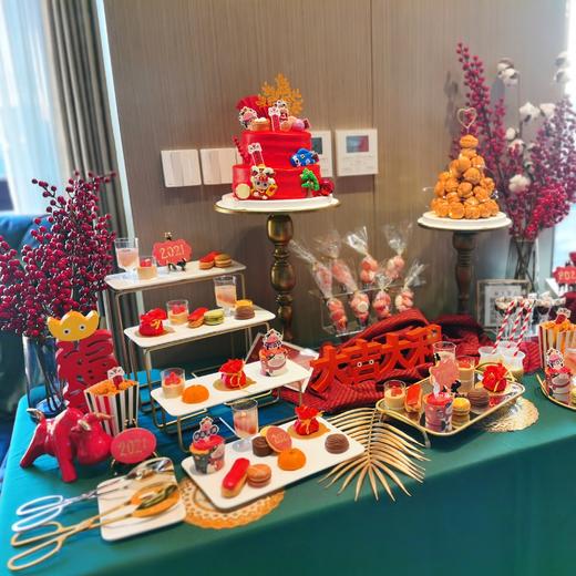 【甜久荟-经典茶歇-喜庆主题案例】新年 开业 生日 隆重活动 适合30人左右套餐 咸点甜食比例可以任意调整 美观大气  会谈留客 吸引注意力 天然食材 摆台为部分点心 如需要升级服务内容可联系客服 商品图0