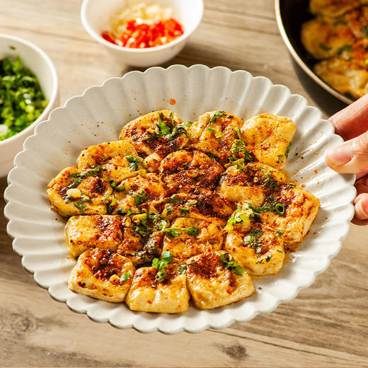 云南【石屏包浆豆腐】鲜香细腻 口感顺滑 传统工艺 天然含卤的地下泉水点制 真空包装 赠送辣椒包！ 商品图5