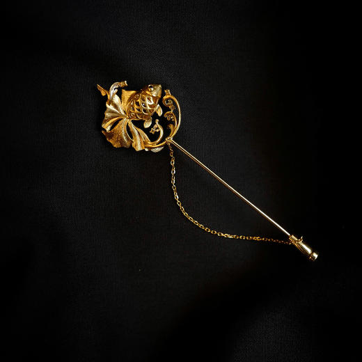 龢盒原创 18k金镶白冰翡翠金鱼胸针 商品图1