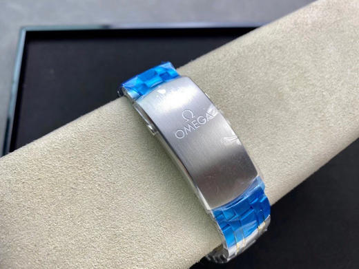 VS欧miga海马300M间金，选对版本很重要。VS版本和z品在12点位外圈口带有贵金属印记：AU750 、狗头标 、天平秤 、欧logo，可以看是否有这个印记区分出是VS/市面版本 商品图12