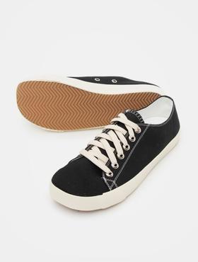 8 seconds Black Basic  Square Sneakers黑色方形运动鞋JPY带授权招加盟代理