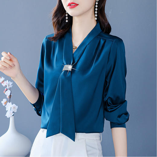 新款醋酸缎面时尚v领洋气衬衣TYL3012 商品图1