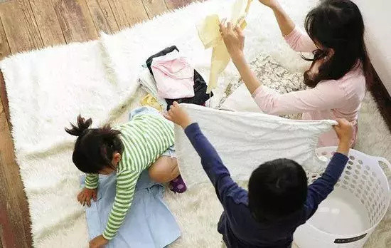 寒假里,如何才能让娃成为家务小能手?(2-12岁小朋友的家务清单)