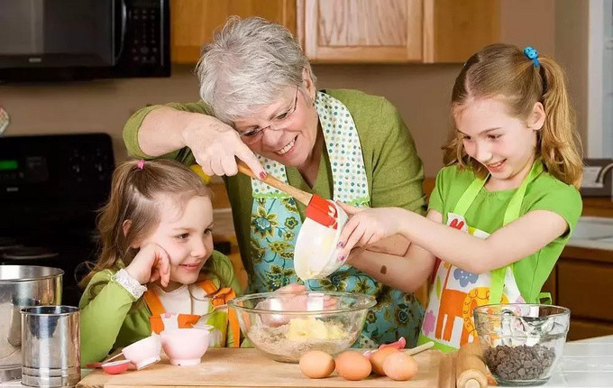 寒假里,如何才能让娃成为家务小能手?(2-12岁小朋友的家务清单)