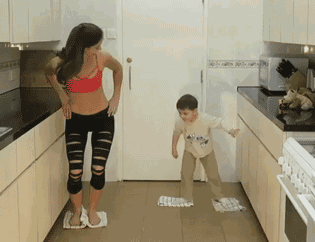 寒假里,如何才能让娃成为家务小能手?(2-12岁小朋友的家务清单)